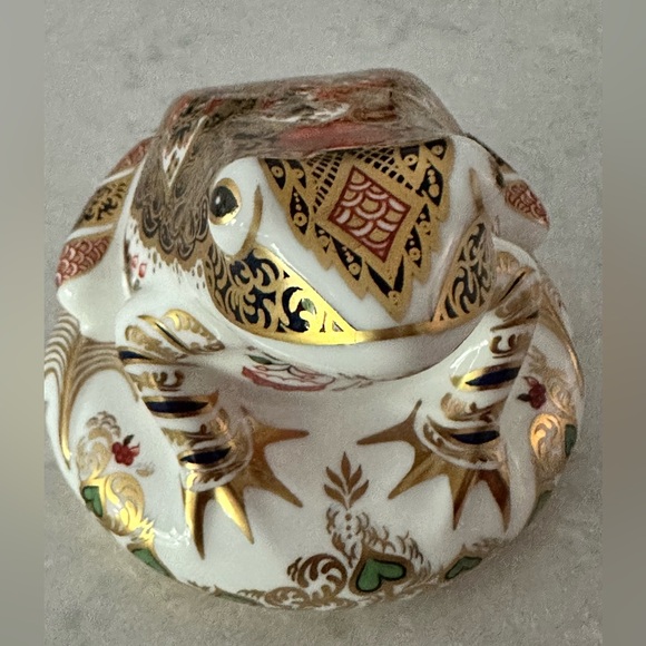 Royal Crown Derby Old Imari Frog Paperweight - Picture 4 of 7